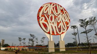 Panorama pemandangan taman Tarum Bhagasasi di Kalimalang, Bekasi, Jawa Barat, Senin (21/2/2022). [Suara.com/Alfian Winanto]