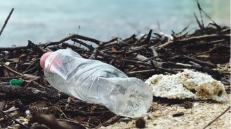 Masyarakat Desa Jaten Karanganyar dan Problematika Pengelolaan Sampah Plastik