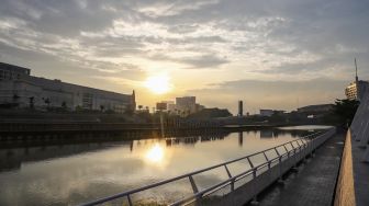 Panorama pemandangan taman Tarum Bhagasasi di Kalimalang, Bekasi, Jawa Barat, Senin (21/2/2022). [Suara.com/Alfian Winanto]