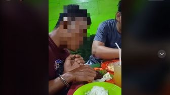 Viral Video Polisi Makan Bareng Terduga Pelaku Kejahatan di Warung Pecel Lele, Tangannya Tetap Diborgol