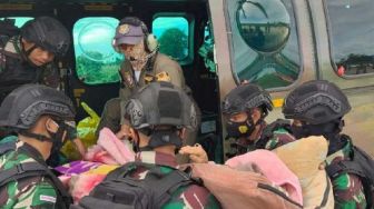 Dua Anggota TNI Korban Penembakan OPM Akhirnya Dievakuasi ke Timika
