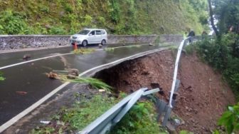 Longsor di Poros Malino Ancam Pengguna Jalan, Andi Sudirman: Dinas PUTR Sulsel Segera Tangani