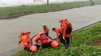 2 Kapal Angkut 13 Orang Pemancing Tenggelam Dihantam Ombak di Perairan Tanjung Bunga Kota Makassar