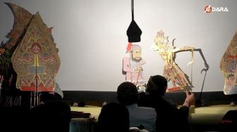 Viral Gus Miftah Banting Wayang Gambar Ustaz Khalid Basalamah