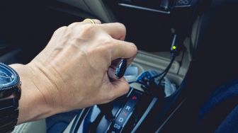 Penyebab Mobil Matic Nyentak dan Tips Mengatasinya