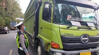 Truk Muatan Lebih 8 Ton Dilarang Lewat di Kota Parapat Sumut