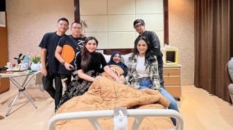 Aurel Hermansyah Lahirkan Anak Pertama, Ini Momen Spesial Krisdayanti Ucapkan Selamat untuk Ashanty