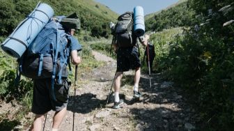 Adopsi Gunung, Cara Baru yang Wajib Dilakukan Pendaki Untuk Meminimalkan Sampah dan Jejak Kotoran