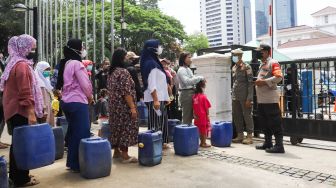 Nasib Warga Jakarta Kesulitan Air Bersih: Air Tanah Habis Terkuras