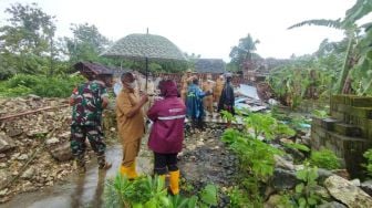 Puting Beliung Porak Porandakan Semanu, Ratusan Rumah Rusak