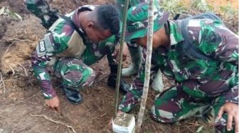 Patok Batas Negara di Sanggau Rusak Akibat Alat Berat Perusahaan Sawit Malaysia, Dankolakops Pamtas: Tindak Tegas