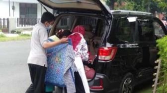 Sopir Taksi Online di Banyuwangi Bantu Penumpangnya Melahirkan