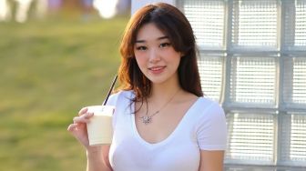 Livy Renata Bingung Pertama Kali Makan Lontong, Warganet Heran: Masa Orang Cina Gak Tahu Lontong Cap Go Meh