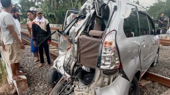 Terobos Penjagaan, Mobil Dihantam Kereta Api Bangunkarta di Banyumas, Satu Orang Meninggal Dunia