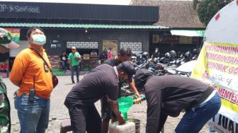 Ditreskrimsus Polda Jateng Kawal Operasi Pasar Minyak Goreng di Sampangan, Ini Aturan Harga Jualnya