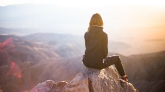 4 Alasan Mengapa Orang Berkepribadian Introvert Lebih Rentan Alami Depresi