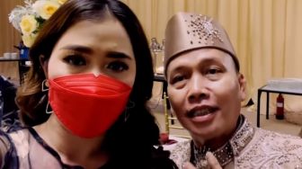 Ayah Ojak Ungkap Biaya Pernikahan Adik Ayu Ting Ting Capai Rp 5 Miliar: Orang Kaya!