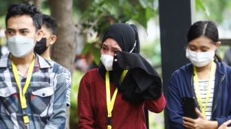 Suasana Upacara Pelepasan salah satu Tenaga Kesehatan (Nakes) yang meninggal akibat Covid 19 di RSDC Wisma Atlet, Jakarta Utara, Rabu (23/2/2022). [Suara.com/Alfian Winanto]