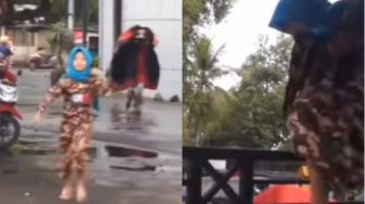 Bocah Dikejar Barongan Sampai Panjat Pagar, Endingnya Malah Bikin Ngakak, 'Salah Kaburnya Neng'