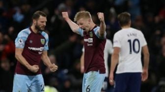 Ben Mee Bawa Burnley Taklukkan Tottenham Hotspur