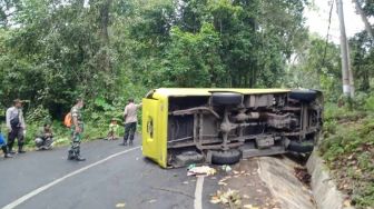 Minibus Angkut 14 Pelajar dari Jakarta Kecelakaan Terbalik di Lereng Ijen Banyuwangi, Begini Kondisinya