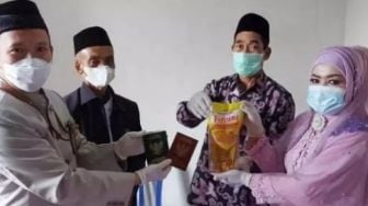 Ini Alasan Pasangan Pengantin Menikah Dengan Mahar Satu Liter Minyak Goreng