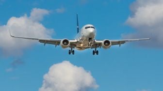 Penumpang Pesawat Disarankan Pakai Masker Selama Penerbangan