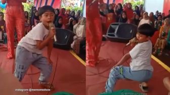 Viral Aksi Bocah Laki-laki Nyanyi Sambil Joget Heboh, Bikin Biduan Insecure