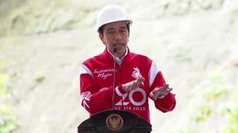 Jokowi Minta Seluruh Pekerja Sektor Industri Dapat Vaksin Booster, Biar Ekonomi Jalan Terus