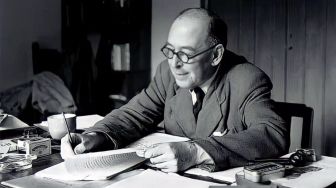 5 Tips Menulis dari C.S. Lewis, Penulis Karya Narnia