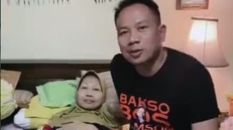 Bingung Dituding Tak Kasih Nafkah, Vicky Prasetyo Klaim Rutin Beri Uang Berobat untuk Ibu Kalina Oktarani