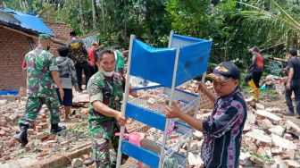 Diterjang Angin Puting Beliung, Puluhan Rumah Warga Musi Rawas Rusak dan 7 Orang Luka-luka