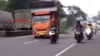 Viral Truk Melaju Ugal-ugalan di Jalan Raya Bikin Warganet Geram: Ada Masalah Apa Sih Pak