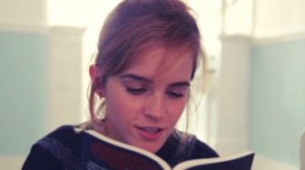 5 Buku Populer yang Direkomendasikan oleh Emma Watson, Wajib Kamu Baca!