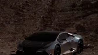 Demi Dapatkan Cuan di NFT, Seniman Ini Rela Ledakkan Mobil Mewah Lamborghini Huracan