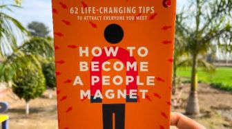 Buku How To Become A People Magnet : 4 Hal Penting Untuk Menarik Perhatian