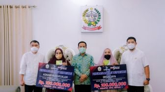 Andi Sudirman Bagikan Bonus Bagi Asnawi dan Irfan Jaya Masing-masing Rp 100 juta