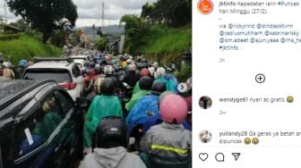 Wisatawan Asal Jakarta Kesal Terjebak Macet Parah Hingga 12 Jam di Puncak Bogor