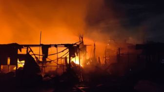 Tiga Jam Dilalap Api, Ratusan Kios Pasar Wosi Manokwari Rata Dengan Tanah