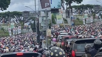 Langganan Macet di Puncak Saat Long Weekend, Menparekraf Berencana Bangun Cable Car