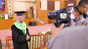 Arafah Rianti Diminta Ngelawak saat Kasih Sambutan Wisuda, Begini Reaksinya