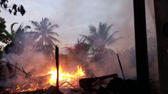 Dua Rumah Kosong di Desa Kuala Dua Hangus Terbakar, Saksi Sebut Sudah 7 Tahun Tak Ditempati