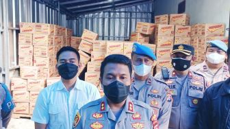 Polisi Gerebek Garasi Tempat Timbun Minyak Goreng di Warunggunung Lebak, Amankan 24.000 Liter Minyak