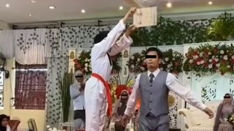 Berani Beda! Pengantin Pria Atraksi Pecahkan Kayu di Hari Pernikahan, Ending Nyungsep Tuai Tawa Warganet