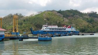 Penumpang dari Pelabuhan Lembar ke Padangbai Keluhkan Lama Mengapung di Lautan