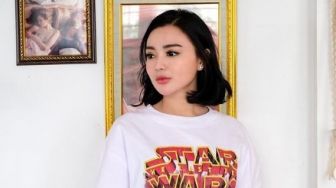 Wika Salim Posting Foto Mata Sembab, Ada Apa?