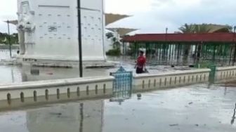 Kawasan Wisata Ziarah Banten Lama Diterjang Banjir, Area Peziarahan dan Masjid Agung Banten Terendam