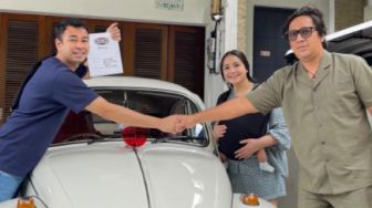 Reaksi Andre Taulany Saat Hadiahkan Mobil Rp 500 Juta kepada Raffi Ahmad Jadi Sorotan Warganet: Kaya Gak Ikhlas