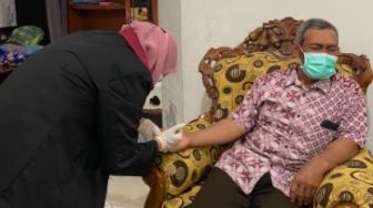 Mahasiswa PMM UMM Kelompok 78 Melakukan Cek Tekanan dan Gula Darah Gratis di Desa Mulyoagung, Kabupaten Malang