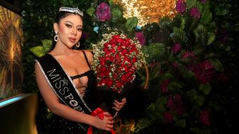 Ela Lala berpose usai mengikuti Grand final Miss Popular season I di Pavvo, Pantai Indah Kapuk, Jakarta Utara, Rabu (2/3/2022). [Suara.com/Angga Budhiyanto]